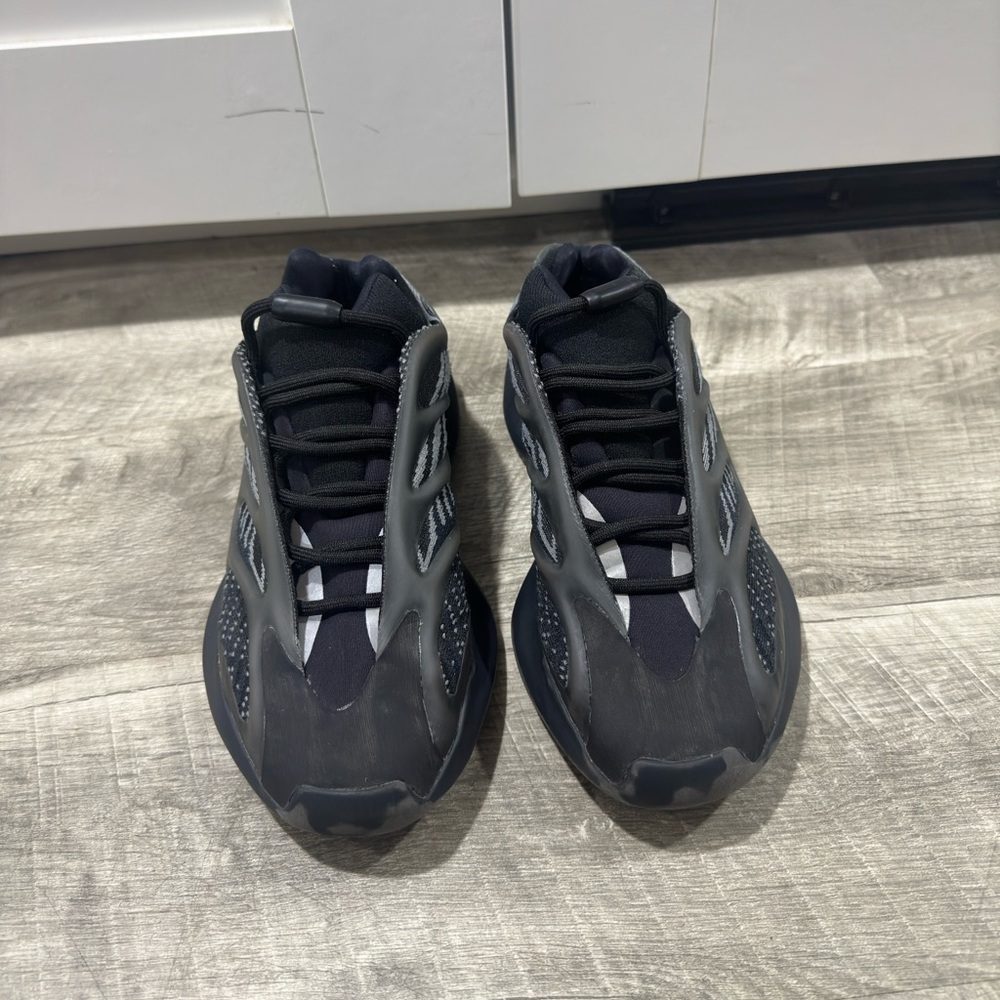 adidas Yeezy 700 V3
Alvah